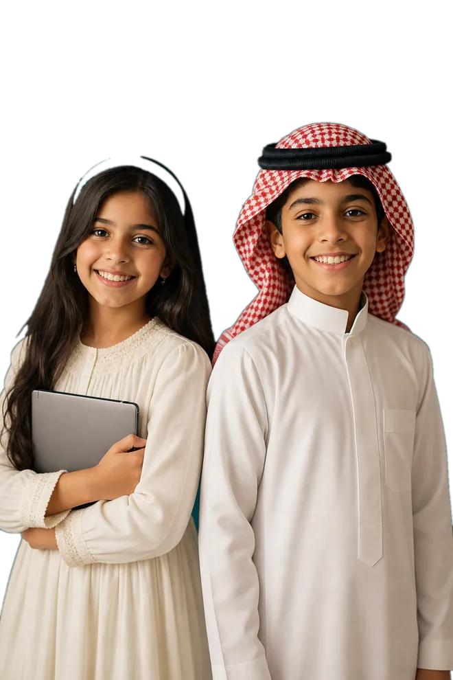 طفلان سعوديان يبتسمان ويحملان جهازا لوحيا